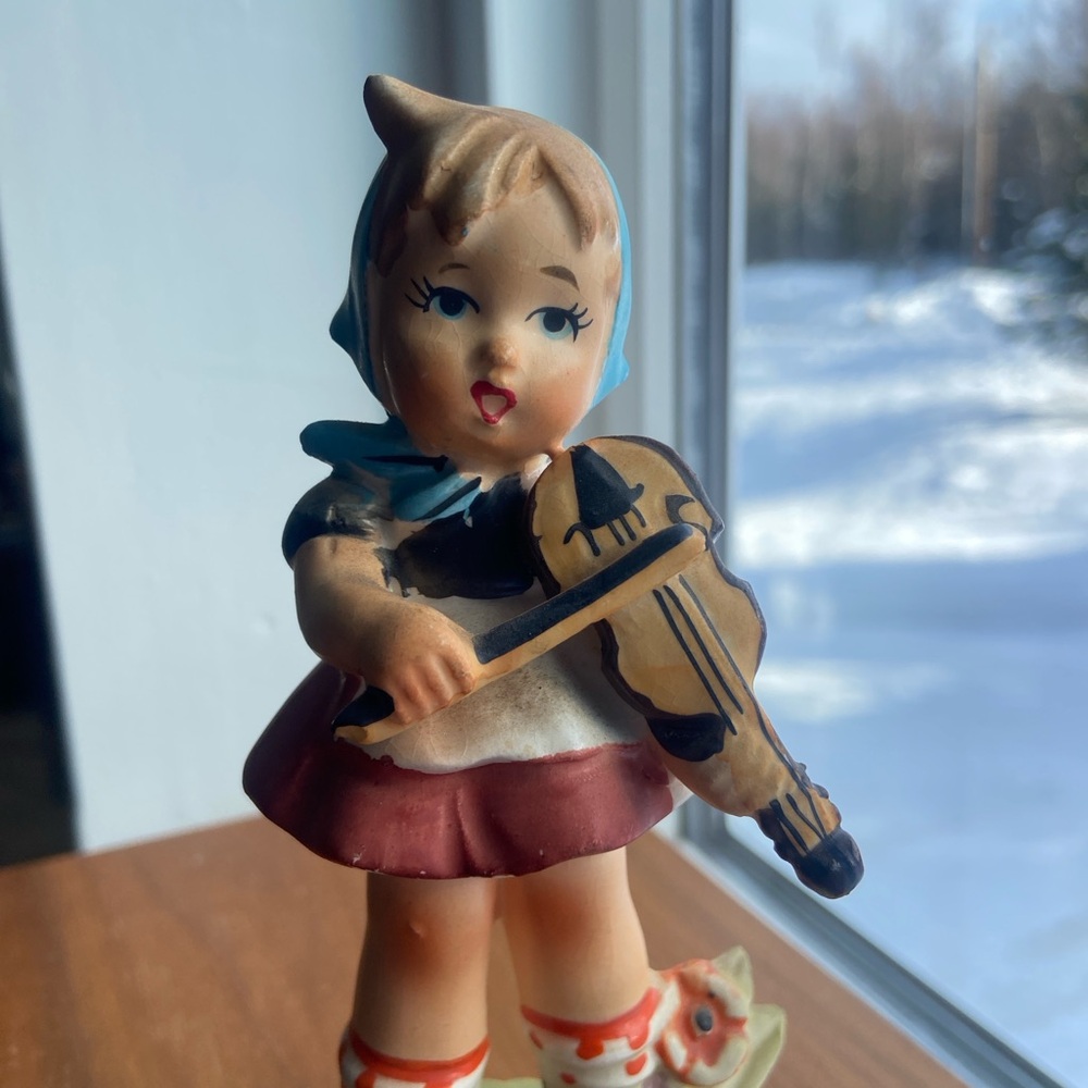 Vintage, mid century Napco Figurine Playing Violin - Cream, Blue, Red